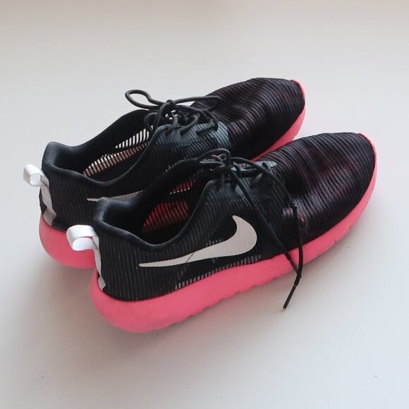 Nike Black Fabric Sneakers With Pink Sole - Picture 2 of 10